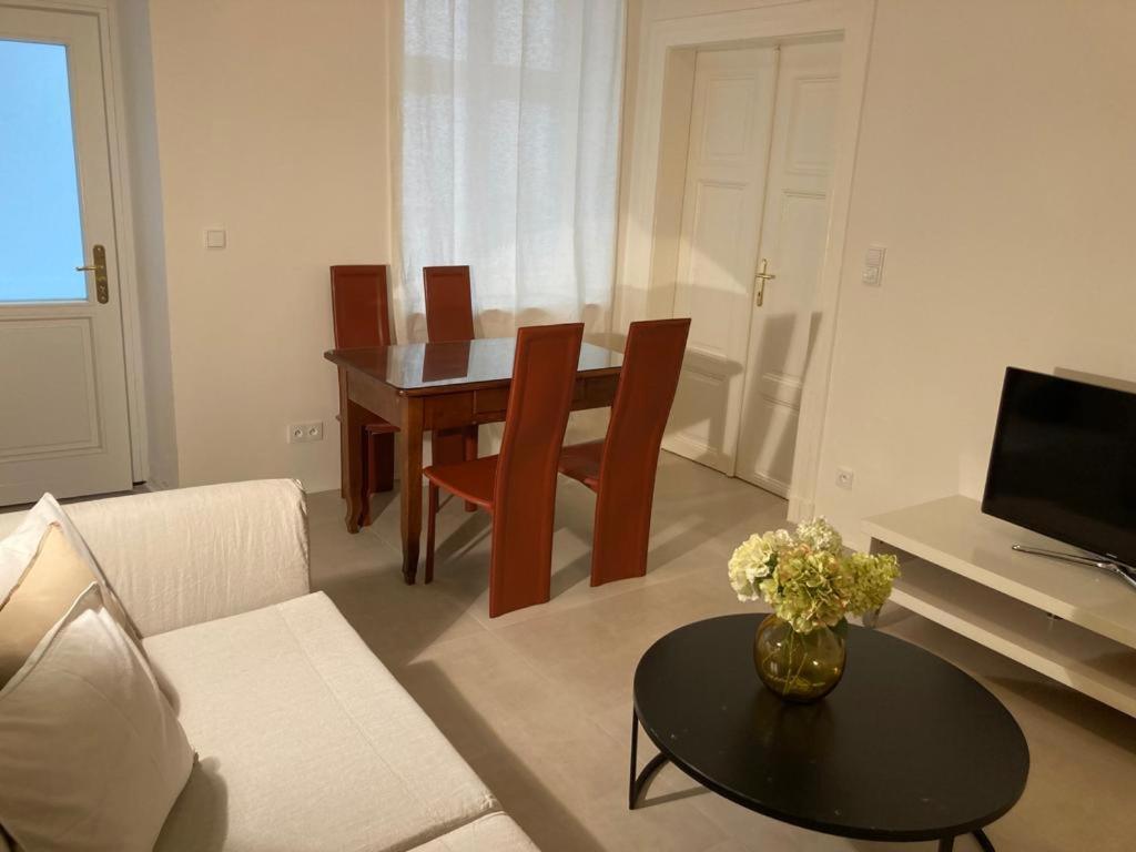 City Center Apartments Praga Esterno foto